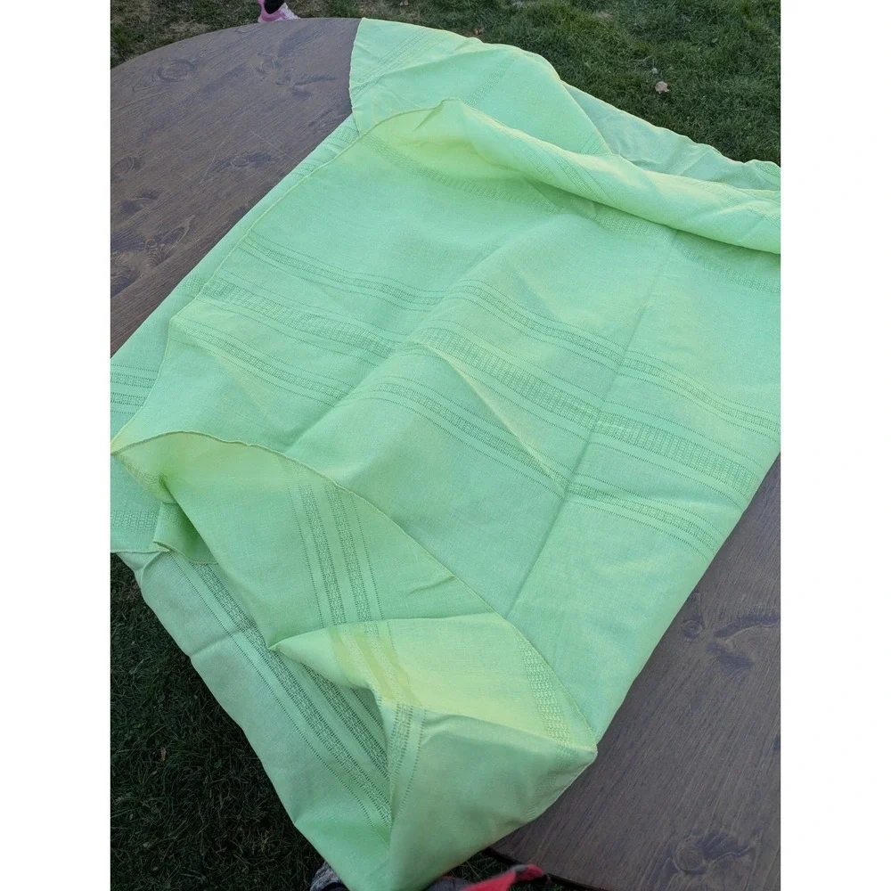 Vintage Spring Green Tablecloth Oval Woven 59